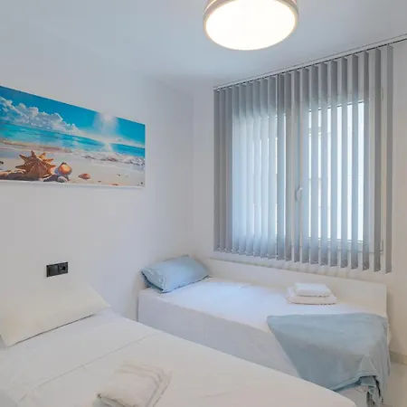 Playa Naufragos 3 アパート トレビエハ