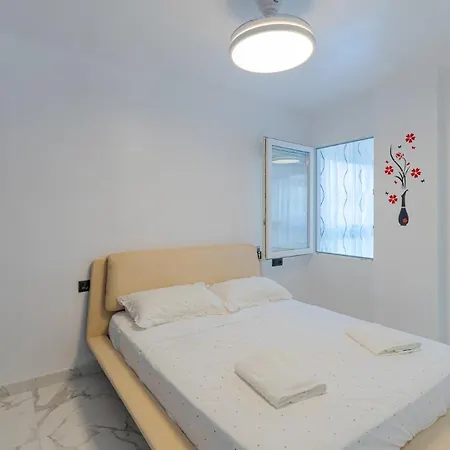 Playa Naufragos 3 * トレビエハ